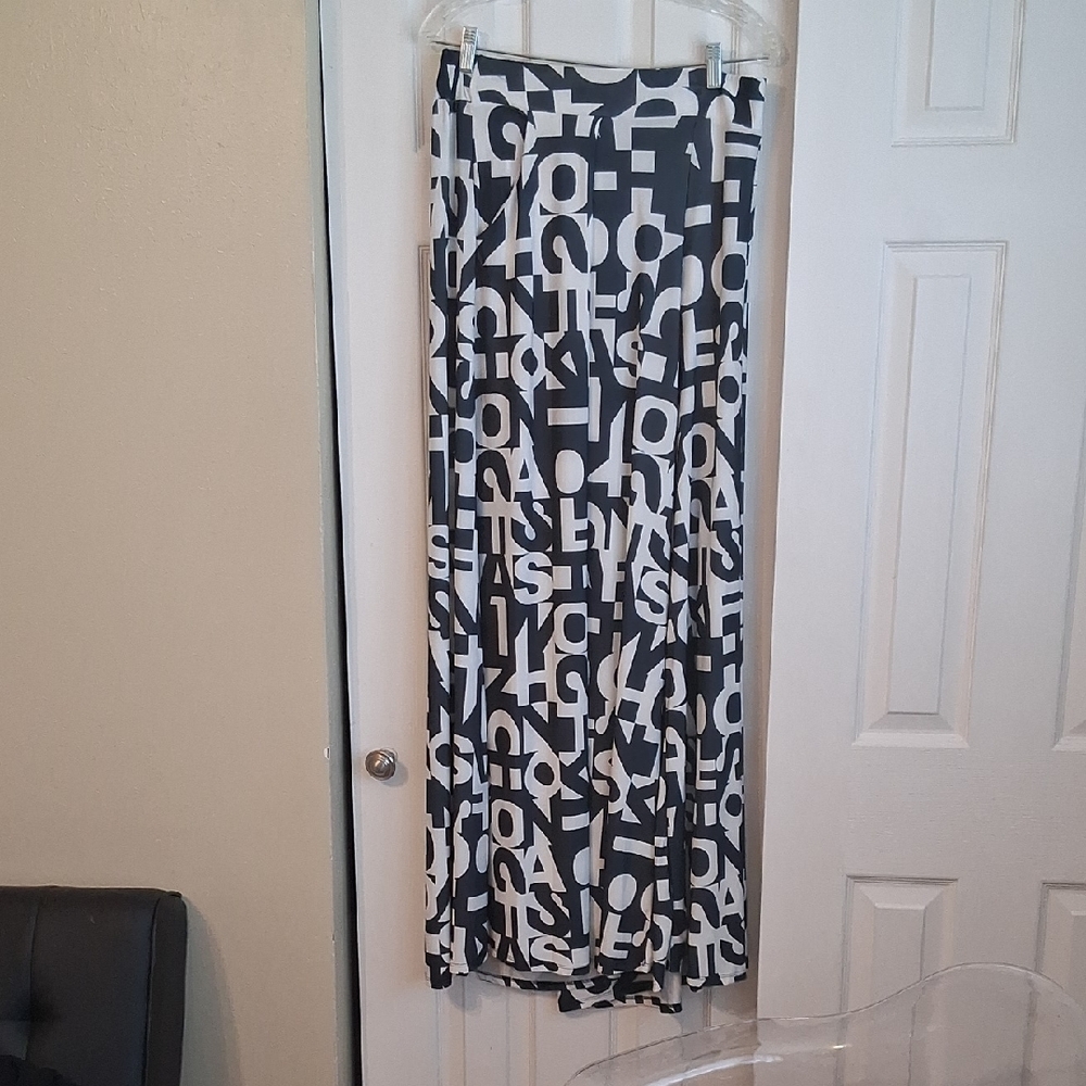 Monochrome Graphic Maxi Skirt